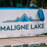 Der leere Medicine Lake und eine Bootsfahrt auf dem Maligne Lake. Natur und Kultur hautnah erleben 17