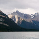 Der leere Medicine Lake und eine Bootsfahrt auf dem Maligne Lake. Natur und Kultur hautnah erleben 20