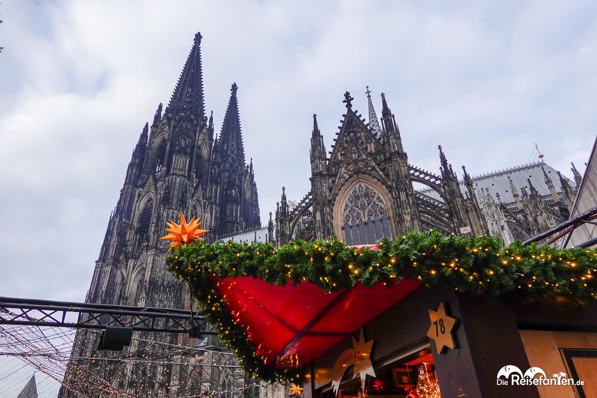 Tagsüber auf dem Weihnachtsmarkt in Köln (2)