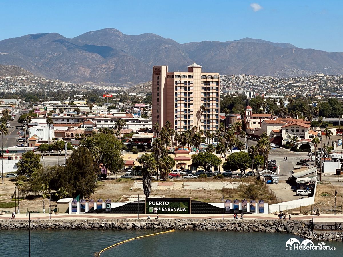 Carnival Miracle in Ensenada (3)