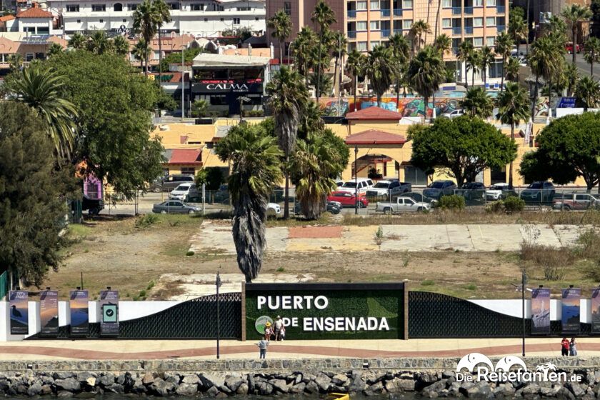 Carnival Miracle in Ensenada (4)