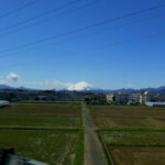 Der heilige Berg aus dem Schnellzugfenster (7)