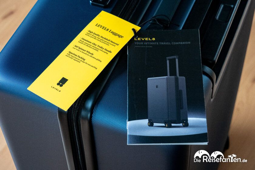 Seitliche Ansicht eines Level8 Hartschalenkoffers mit Trolley, ergonomischem Griff und TSA Zahlenschloss – ideal für Geschäfts und Urlaubsreisen (2)