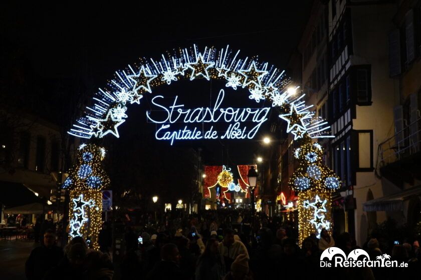 Der Weihnachtsmarkt in Straßburg bei Nacht (19)