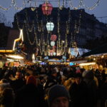 Der Weihnachtsmarkt in Straßburg bei Nacht (2)