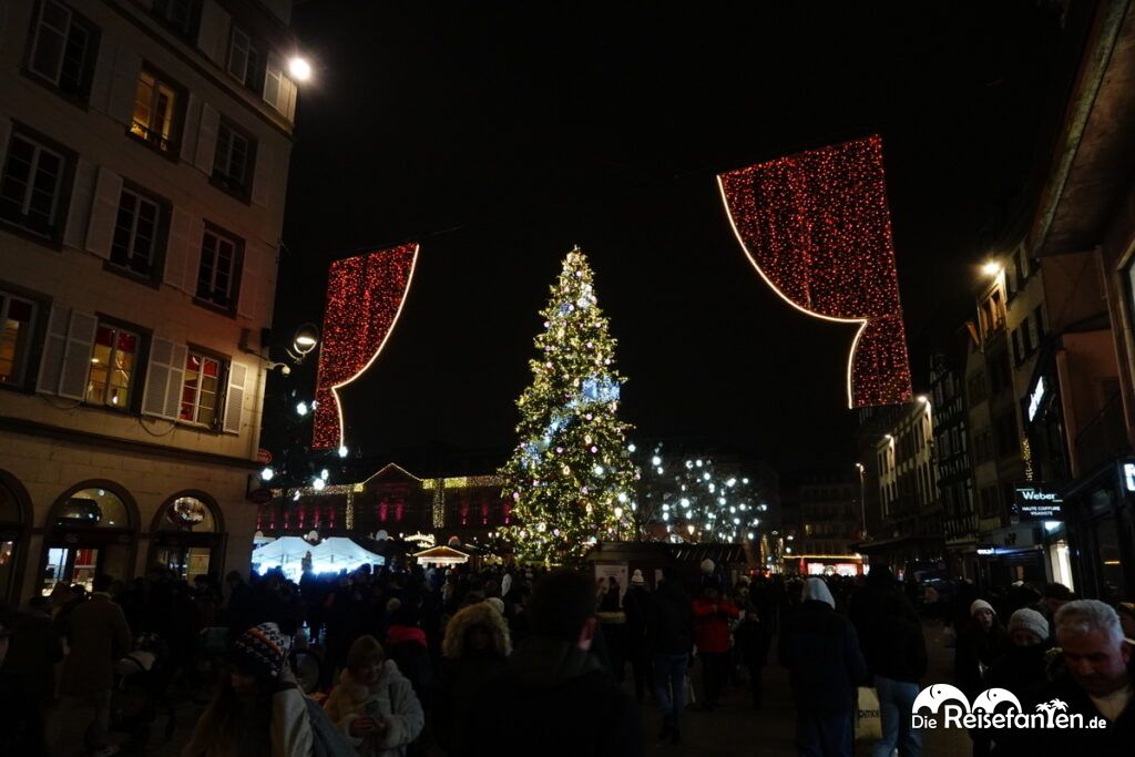 Der Weihnachtsmarkt in Straßburg bei Nacht (24)