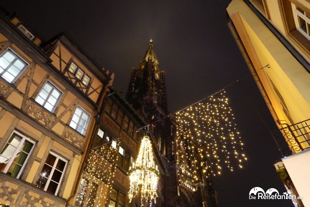 Der Weihnachtsmarkt in Straßburg bei Nacht (9)