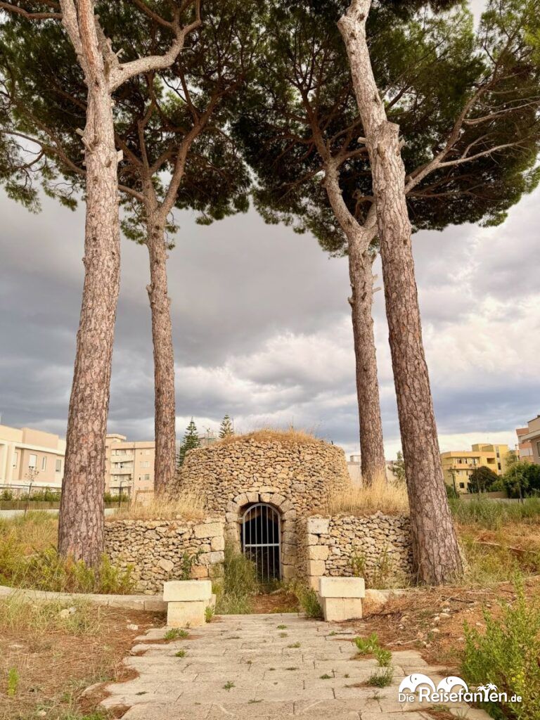 Ein Stein Trullo am Supermarkt (1)