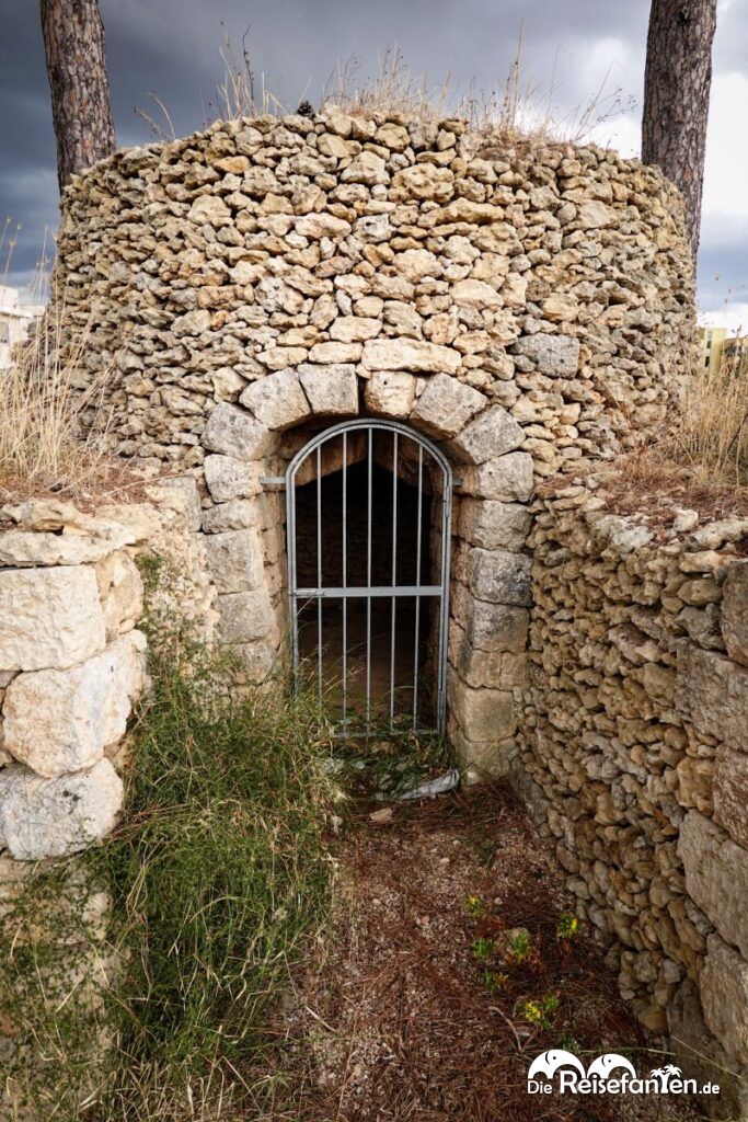 Ein Stein Trullo am Supermarkt (4)