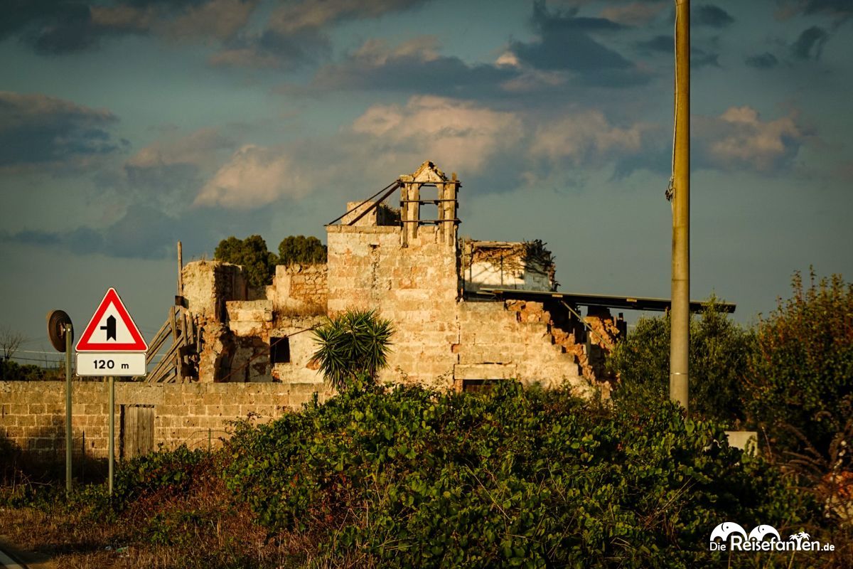 Verfall und Bauruinen in Apulien: Ein Blick hinter die Kulissen der Region