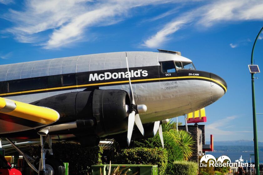 im coolsten mcdonalds der welt speisen in einer stillgelegten dc 3 maschine in taupo featured